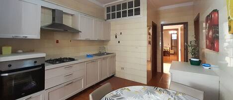Fridge, stovetop, dishwasher, cookware/dishes/utensils