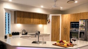 Fridge, microwave, oven, dishwasher - Escape to our stylish retreat, just minutes from Mooloolaba Beach. (Mountain Creek)