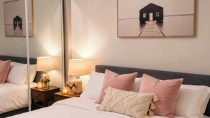 3 bedrooms, iron/ironing board, free WiFi, bed sheets - Escape to our stylish retreat, just minutes from Mooloolaba Beach. (Mountain Creek)