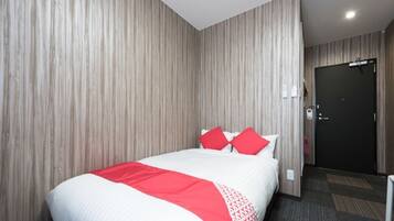 Basic Single Room | Blackout drapes, iron/ironing board