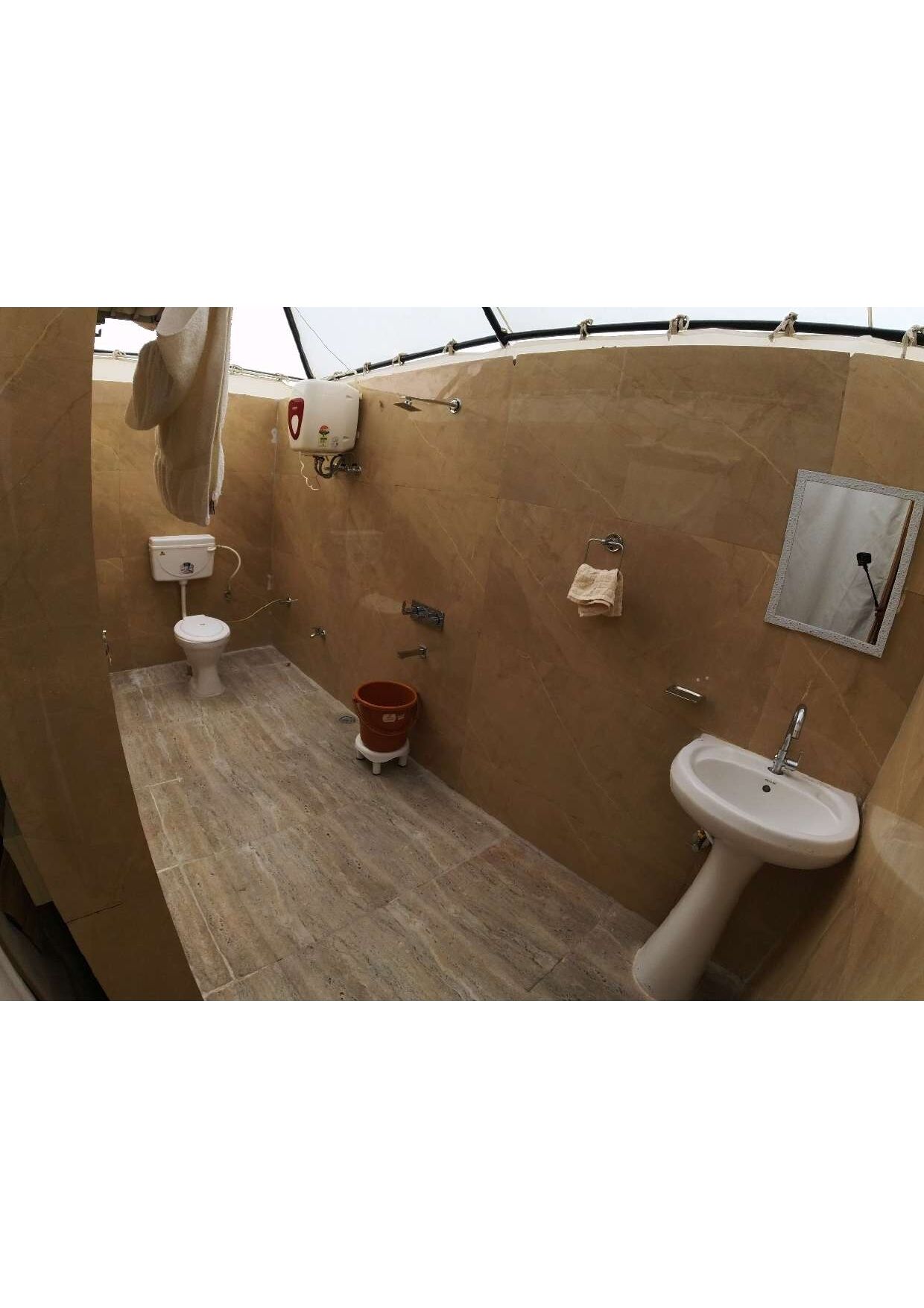 Deluxe Room | Bathroom