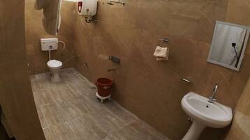 Deluxe Room | Bathroom