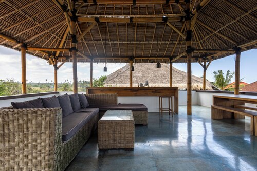 Top Surf House