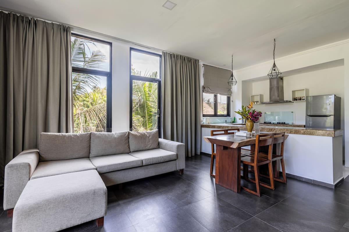 Deluxe Apartment, Valley View | Living area