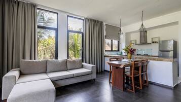 Deluxe Apartment, Valley View | Living area