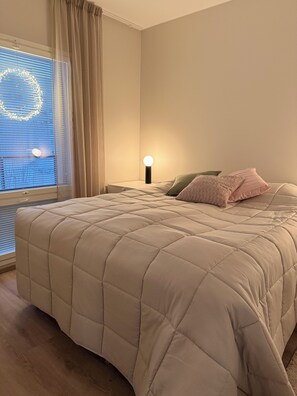 2 Schlafzimmer, Schreibtisch, Bügeleisen/Bügelbrett, kostenloses WLAN
