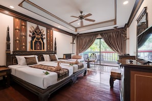 Suite, 2 Single Beds, Pool View
