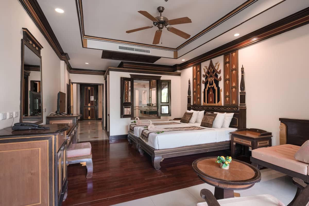Suite, 2 Single Beds, Pool View