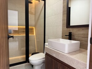 Luxury Apartment, Pool View, Ground Floor | Bathroom | Shower, hair dryer, towels, soap - Nautilus Apartments  (Mazatlán)