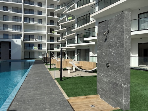 Nautilus Apartments 