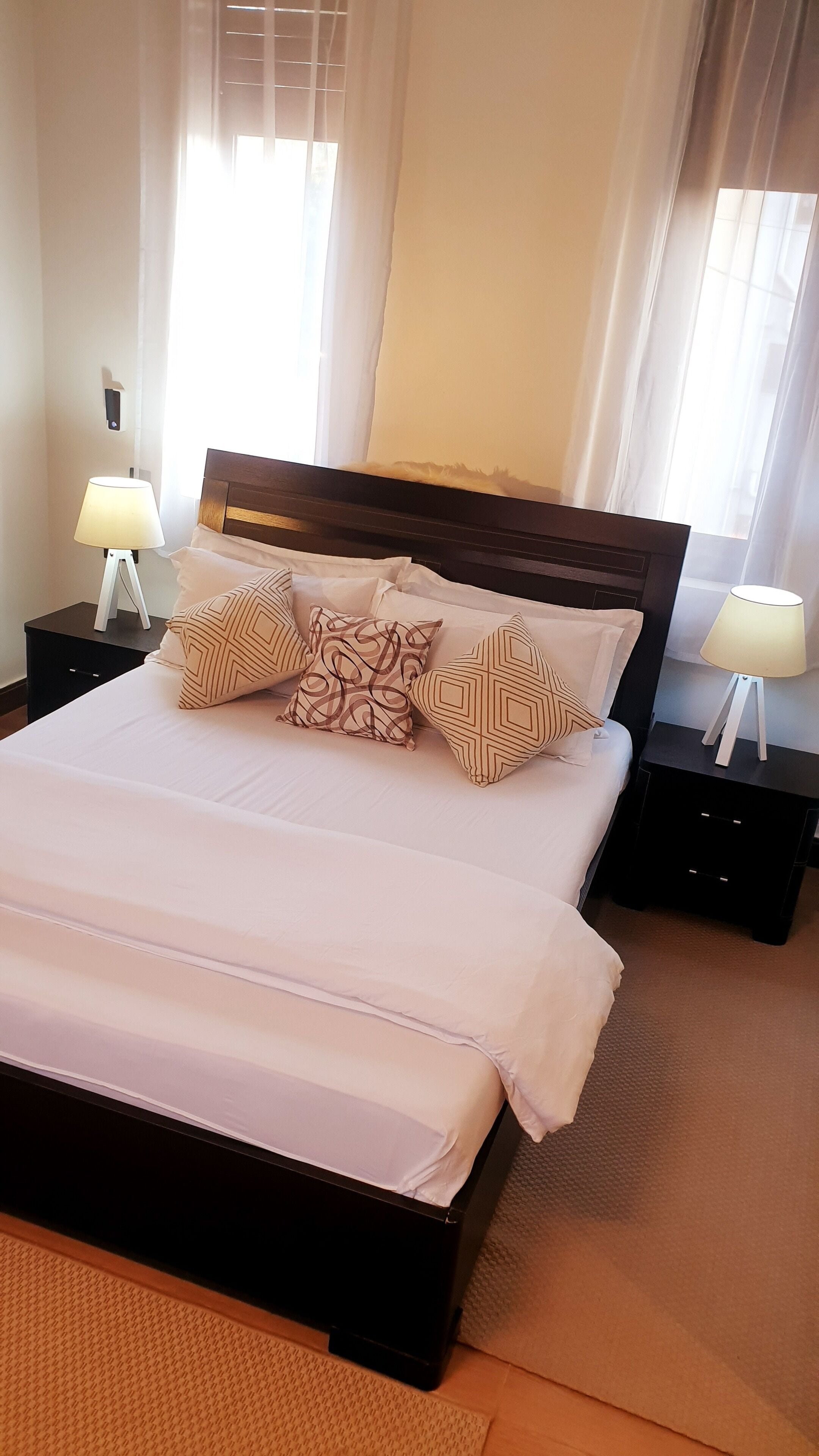 Iron/ironing board, Internet, bed sheets
