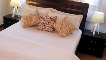Iron/ironing board, Internet, bed sheets