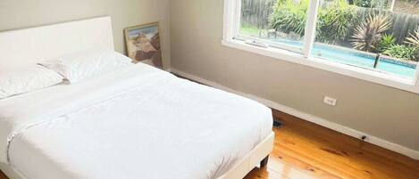4 bedrooms, desk, iron/ironing board, WiFi