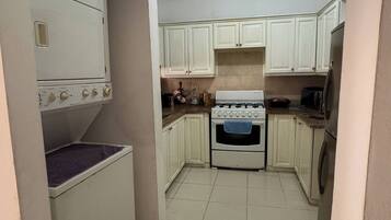 Apartment, 2 Bedrooms | Private kitchen