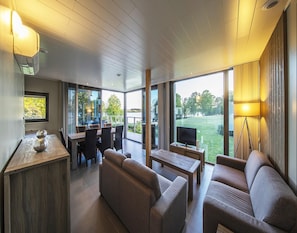 Classic Villa, 4 Bedrooms | Living room