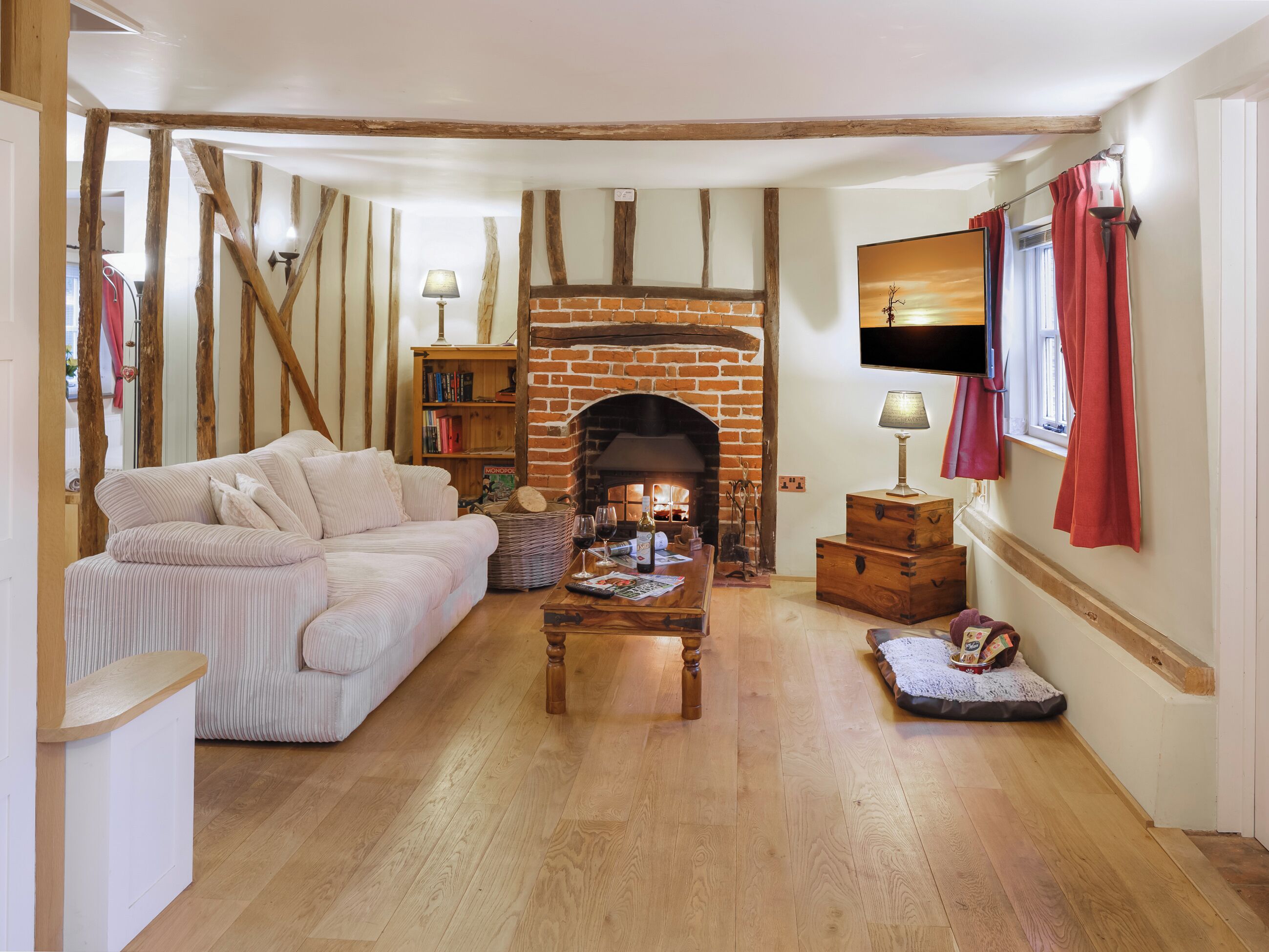 TV, fireplace