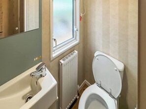 Bathroom - 3 bedroom accommodation in Pwllheli (Pwllheli)