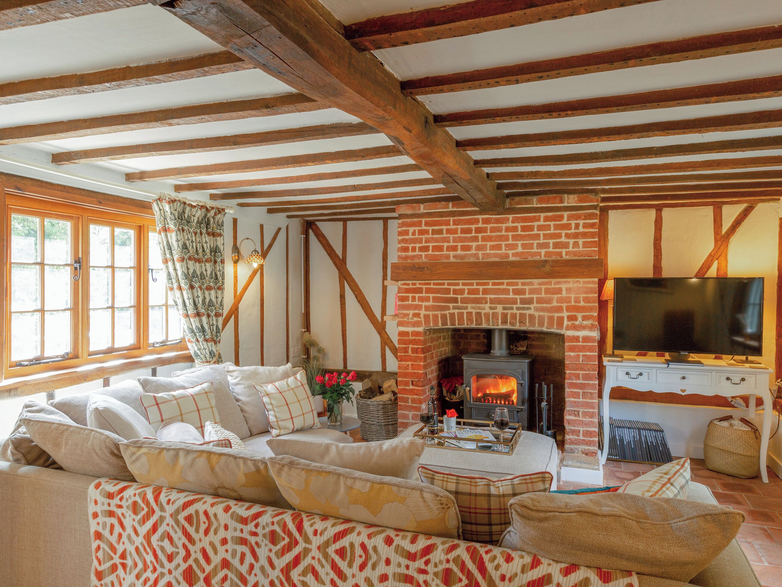 TV, fireplace