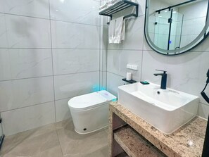 Shower, hair dryer, slippers, towels - Xana Lite Hotel Gu'an Train Station (Lang Fang Shi)