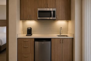 Habitació Deluxe | Cuina privada | Frigorífic, microones, forn i placa de cuina 