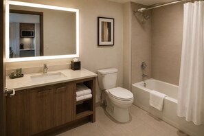 Habitació Deluxe | Bany | Articles de tocador gratuïts, assecador de cabells, tovalloles i sabó 