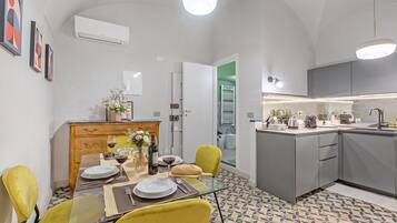 Standard-Apartment, 1 Schlafzimmer, Mikrowelle (La Meraviglia Del Centro Storico AC &) | Speisen