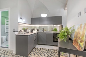 Standard-Apartment, 1 Schlafzimmer, Mikrowelle (La Meraviglia Del Centro Storico AC &) | Eigene Küche