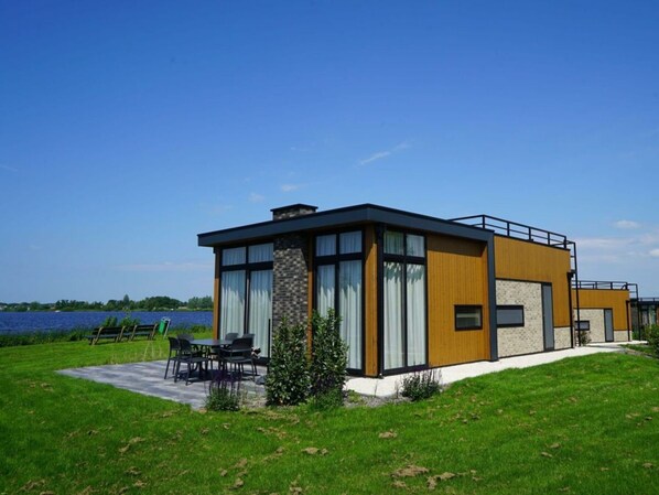 Exterior - Holiday Home in Warmond With Terrace (Warmond)