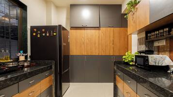Fridge, microwave, stovetop, electric kettle