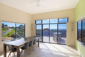 Dining - Fanta Sea by Holiday Management Co (Bega Valley)
