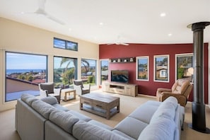 TV, fireplace - Fanta Sea by Holiday Management Co (Bega Valley)