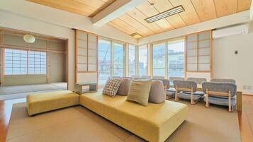 Deluxe Condo, City View | Living area