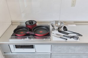 Deluxe-Apartment, Stadtblick | Eigene Küche | Großer Kühlschrank, Mikrowelle, Herdplatte