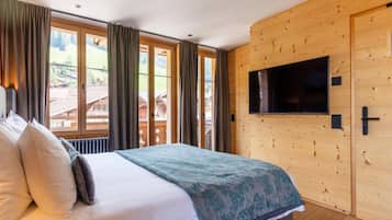 In-room safe, desk, soundproofing, WiFi (free)