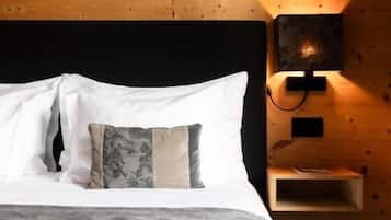 Double Room, Mountain View | In-room safe, desk, soundproofing, WiFi (free)