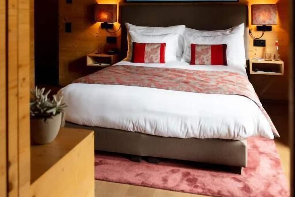 Superior Double Room, Balcony, Mountain View | In-room safe, soundproofing, free WiFi, wheelchair access