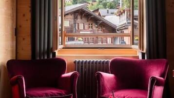 Deluxe Double Room, Balcony, Mountain View | Interior