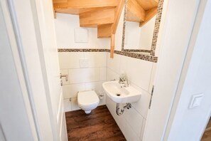 Shower, hair dryer, soap, toilet paper - Ostseelandsitz 1 - Sauna, pool, fireplace, and garden for peace and relaxation (Kühlungsborn)