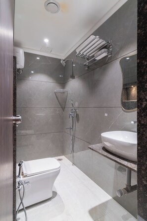 Standard Room | Bathroom | Shower, towels, soap, shampoo - Grand Dularia (Nagpur)