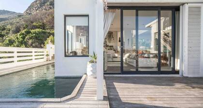 Shangri La in Misty Cliffs