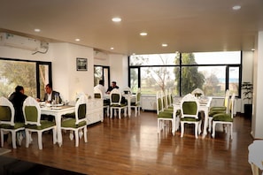 Dining - Sapphire Hotel & Convenion Centre (Baddi)