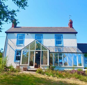 Exterior - Cherry Grove - a Characterful 3-Bed Farmhouse | Rural North Pembrokeshire (Llanycefn)
