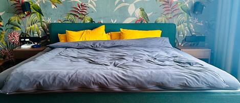 WiFi, bed sheets, wheelchair access