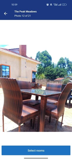 Outdoor dining - Peak Meadows hotel (Nyeri County)