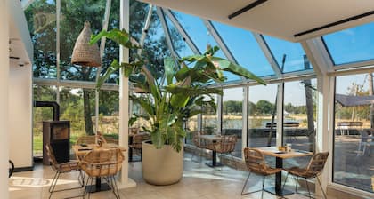 Experience a special stay in the Koya Tiny Loft for 4 people. A cosy and fully equipped accommodation, located on a car-free field for extra peace and space.