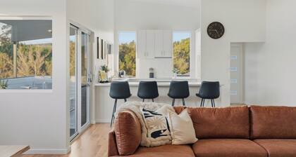 Stylish Escape with Panoramic Hill Views-Sleeps 12