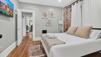 3 bedrooms, iron/ironing board, WiFi (free), bed sheets