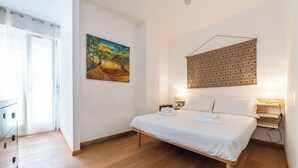 2 Schlafzimmer, Bügeleisen/Bügelbrett