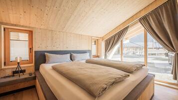 2 Schlafzimmer, Reisekinderbett