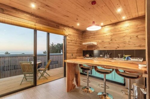 Kahuna Ocean Escape — Punta de Lobos